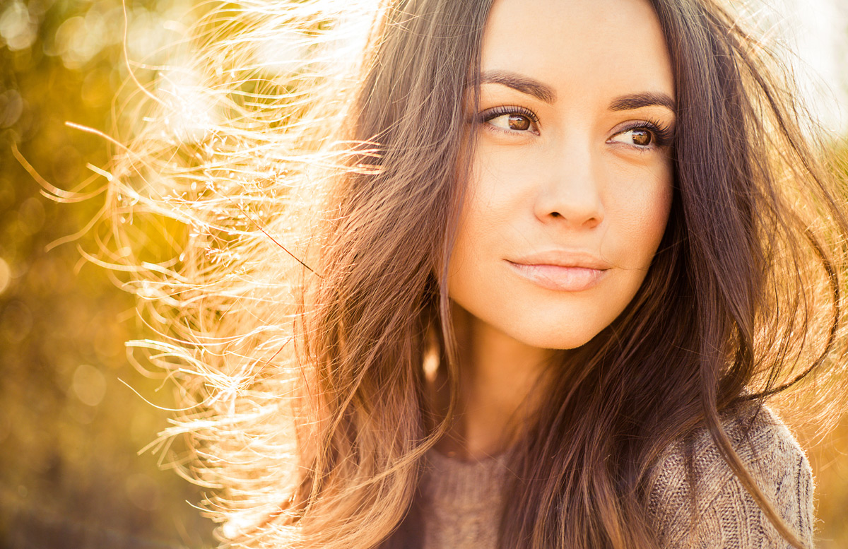 Pretty-woman-with-natural-light-glow