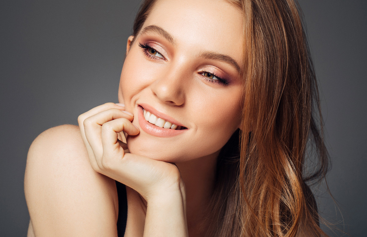 Beautiful-woman-touching-chin