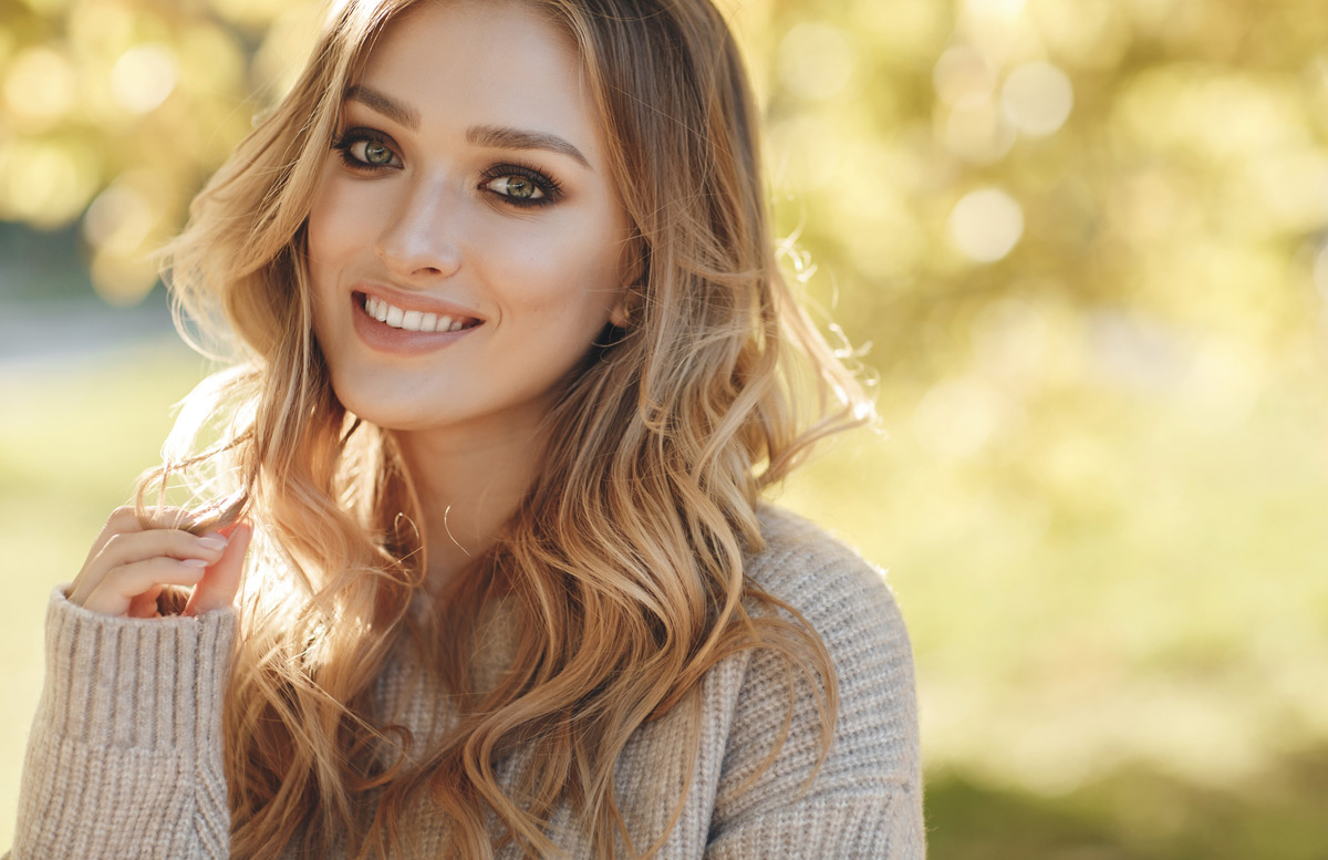 Blonde-woman-outside-and-smiling
